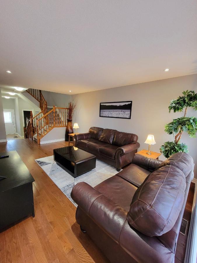 Cozy 3 Bedroom Town House 20 Min From Ottawa Down Town And Airport Εξωτερικό φωτογραφία