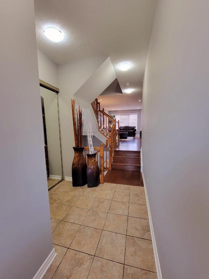 Cozy 3 Bedroom Town House 20 Min From Ottawa Down Town And Airport Εξωτερικό φωτογραφία